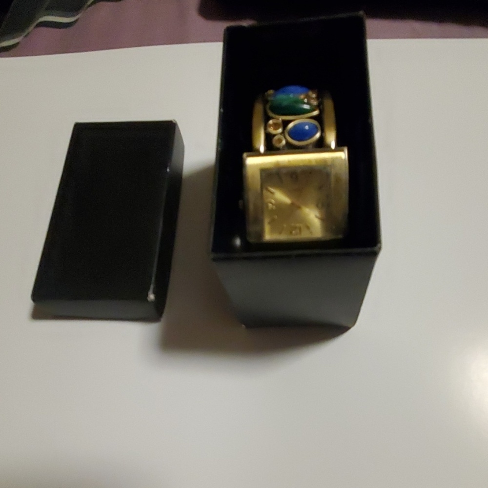 CUFF WATCH - Picture 5 of 5